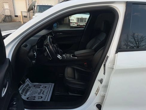 Used 2022 Alfa Romeo Stelvio Sprint image 17