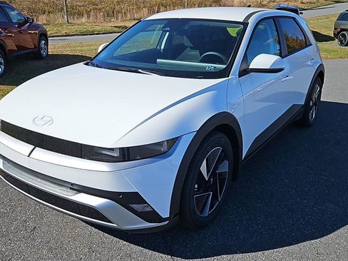New 2025 Hyundai Ioniq 5 SE image 3