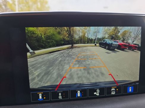 Used 2022 Chevrolet Suburban LT w/ Luxury Package image 22