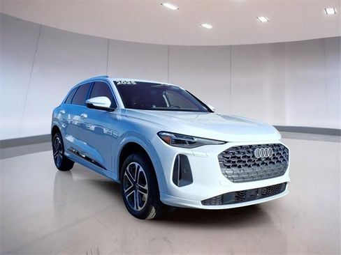 Used 2025 Audi Q5 Premium Plus w/ Premium Plus image 1