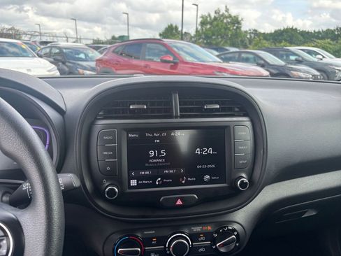 Used 2025 Kia Soul LX w/ LX Technology Package image 20