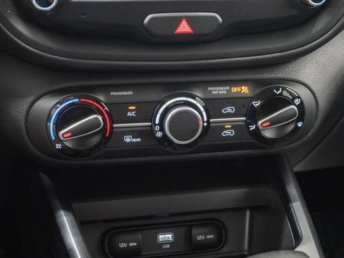 Used 2025 Kia Soul LX w/ LX Technology Package FWD image 18