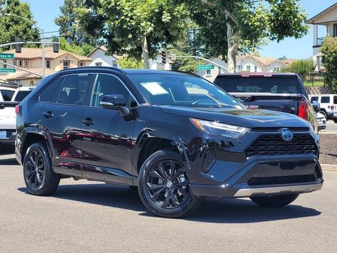 Certified 2022 Toyota RAV4 SE w/ Convenience Package AWD/4WD image 2
