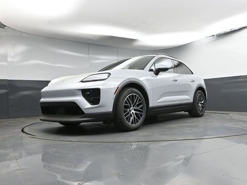 New 2026 Porsche Macan Electric RWD image 30