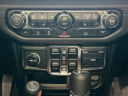 New 2025 Jeep Gladiator Sport image 10