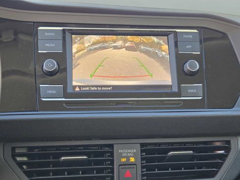 Used 2022 Volkswagen Jetta SE image 25