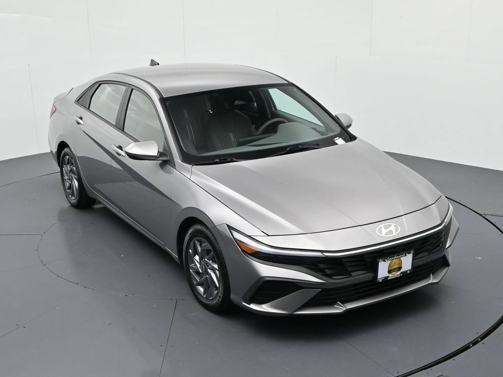 Used 2024 Hyundai Elantra SEL FWD image 14