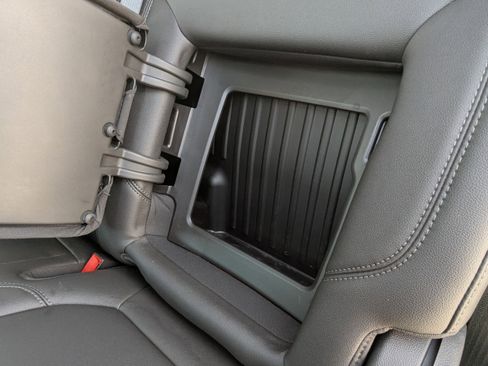 Used 2021 Chevrolet Silverado 1500 LT Trail Boss w/ Convenience Package II image 4