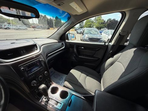 Used 2016 Chevrolet Traverse LT w/ Style and Technology Package FWD image 17