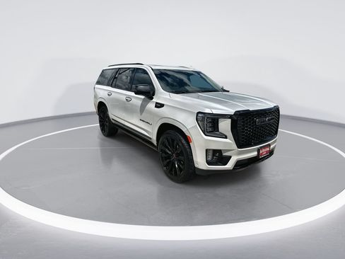 Used 2024 GMC Yukon Denali w/ Advanced Technology Package AWD/4WD image 2