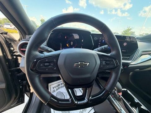 Certified 2024 Chevrolet Trax RS w/ Sunroof Package FWD image 12