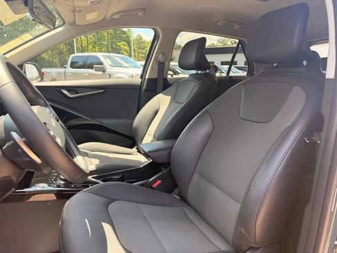 Certified 2023 Kia Niro EX FWD image 11