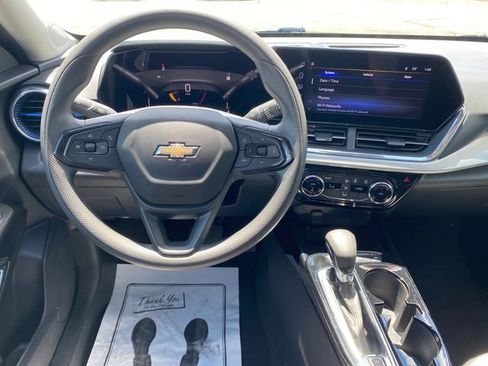 Certified 2025 Chevrolet Trax LT FWD image 7