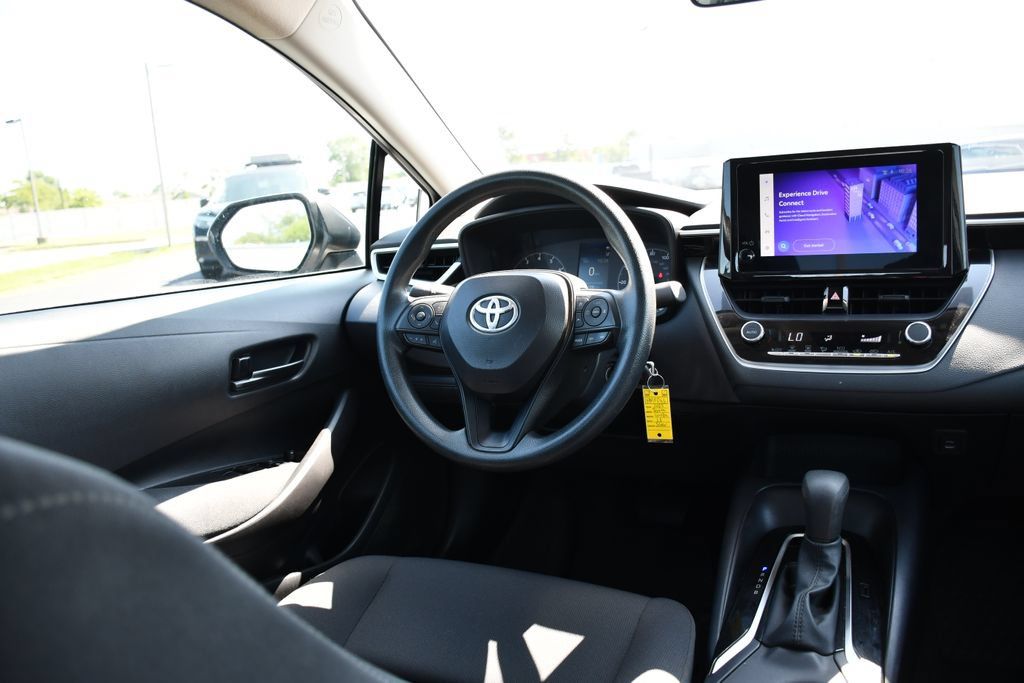 Used 2025 Toyota Corolla LE FWD image 21