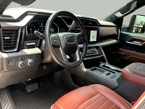 Used 2024 GMC Sierra 3500 Denali Ultimate AWD/4WD image 18