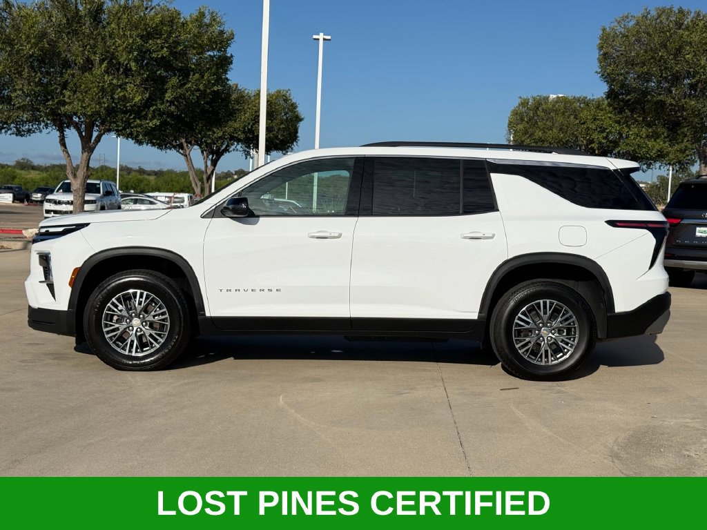 Used 2025 Chevrolet Traverse LT FWD image 2