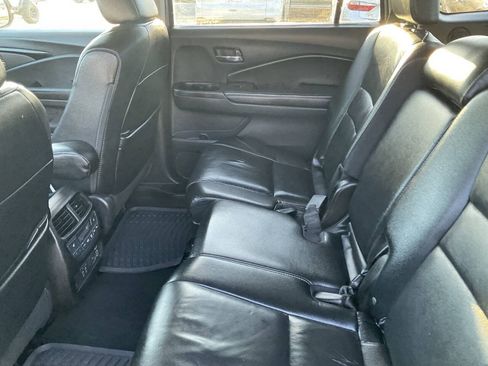 Used 2019 Honda Pilot Touring image 16