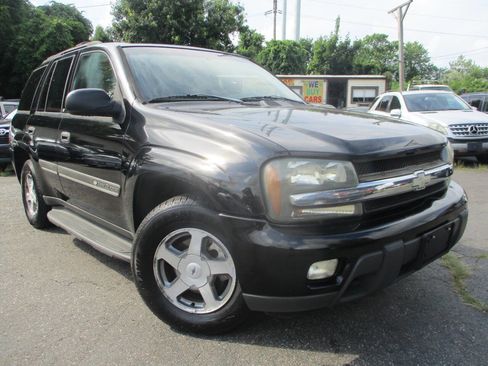 Used 2002 Chevrolet TrailBlazer LT w/ Preferred Equipment Group image 2