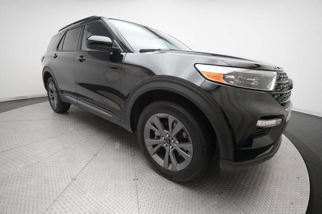 Used 2023 Ford Explorer XLT w/ Equipment Group 202A AWD/4WD image 36