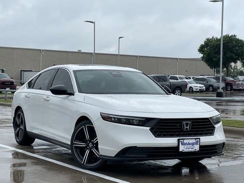 Used 2023 Honda Accord Sport image 2