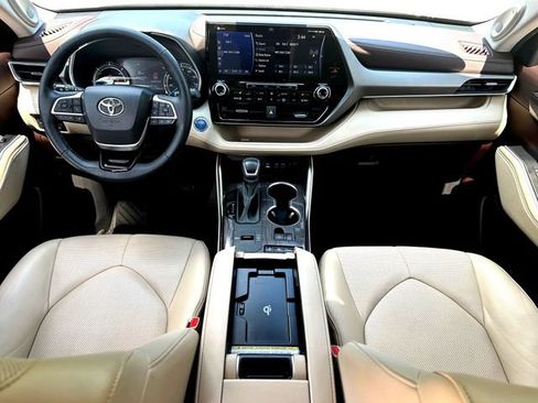 Used 2022 Toyota Highlander Limited AWD/4WD image 29