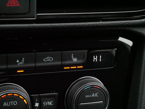 Used 2024 Volkswagen Taos SE image 32