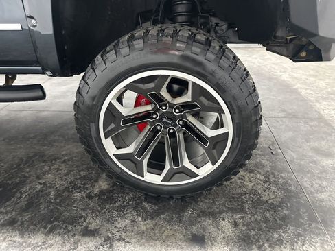 Used 2018 Chevrolet Silverado 1500 LTZ Z71 w/ LTZ Plus Package AWD/4WD image 4