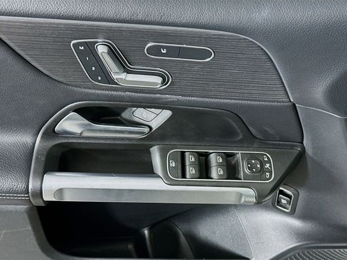 Used 2023 Mercedes-Benz GLB 250 image 15