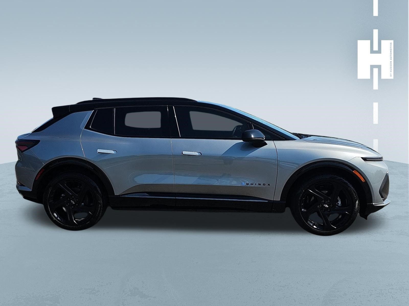 Used 2024 Chevrolet Equinox EV RS FWD image 3