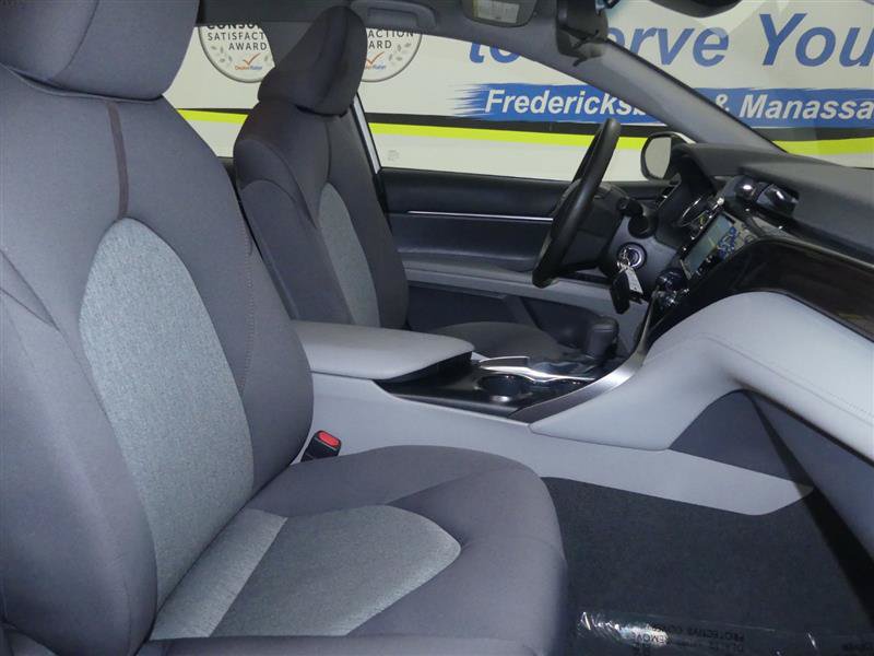 Used 2019 Toyota Camry LE FWD image 8