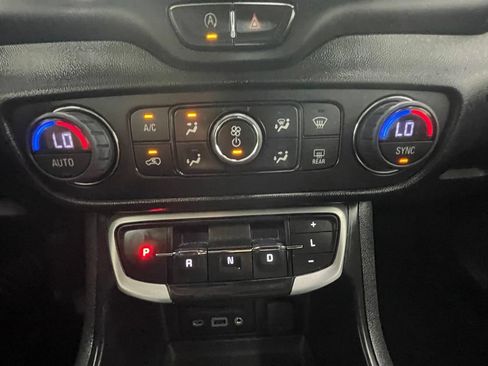 Used 2022 GMC Terrain SLT AWD/4WD image 24