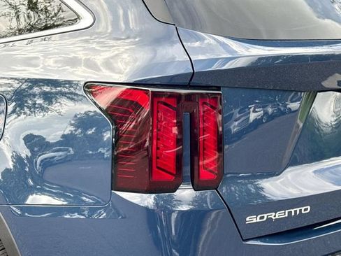 Used 2025 Kia Sorento S w/ Panoramic Sunroof Package FWD image 7