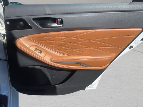 Used 2019 Toyota Avalon Limited image 15