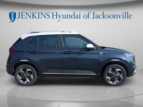 New 2025 Hyundai Venue Limited FWD image 2