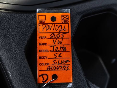 Certified 2025 Volkswagen Jetta SE FWD image 21