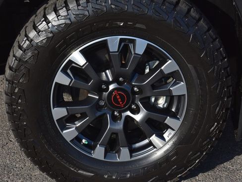 Used 2023 Nissan Titan PRO-4X w/ Pro-4x Convenience Package image 11