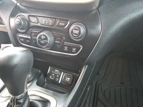 Used 2016 Jeep Cherokee Latitude w/ Comfort & Convenience Group image 23