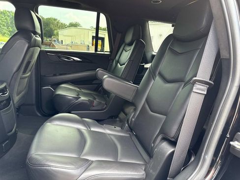 Used 2020 Cadillac Escalade Platinum image 13