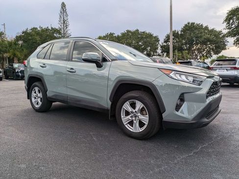 Used 2020 Toyota RAV4 XLE w/ Convenience Package FWD image 2