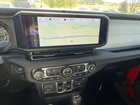 Used 2025 Jeep Wrangler Sahara w/ Dual Top Group AWD/4WD image 29