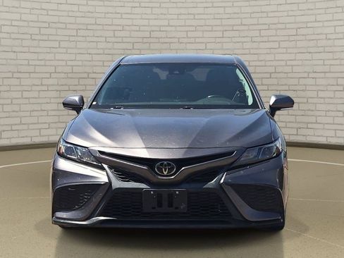 Used 2022 Toyota Camry SE FWD image 2