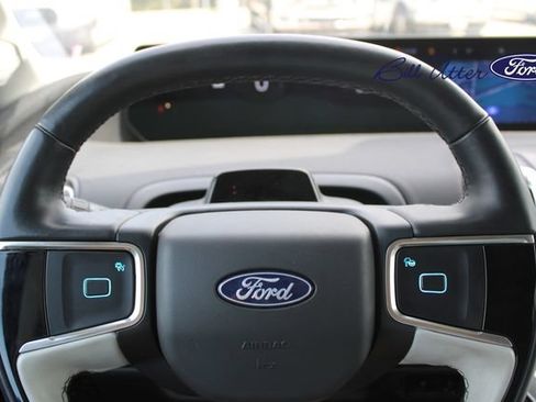 Used 2025 Ford Expedition Platinum w/ Driver's Package AWD/4WD image 25