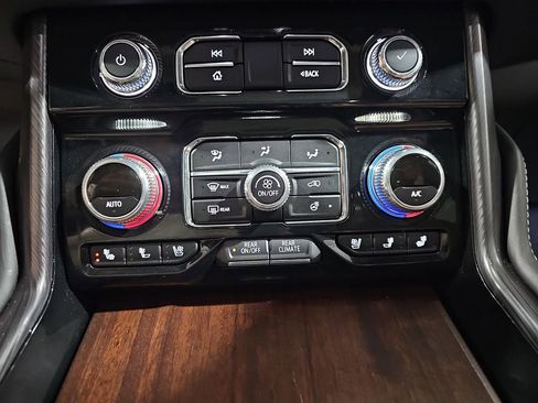 Certified 2024 GMC Yukon XL Denali Ultimate image 27