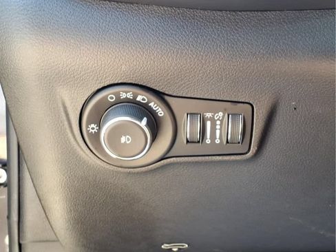 Used 2024 Jeep Compass Latitude AWD/4WD image 15
