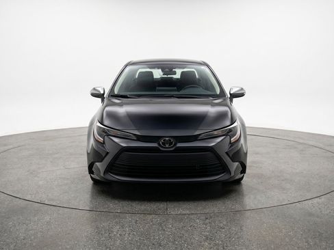 Used 2025 Toyota Corolla LE FWD image 2