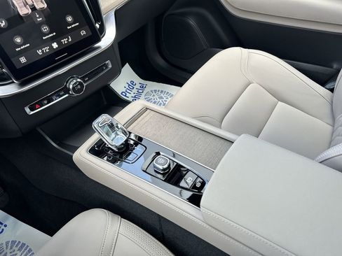 New 2026 Volvo XC90 B6 Plus w/ Protection Package Premier image 22