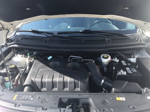 Used 2018 Ford Explorer XLT w/ Equipment Group 202A image 8