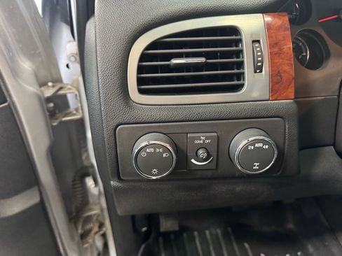 Used 2011 Chevrolet Avalanche LS w/ Convenience Package AWD/4WD image 16