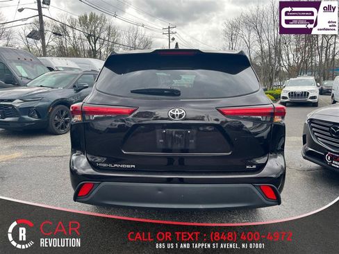 Used 2021 Toyota Highlander XLE FWD image 5