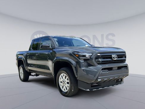 Used 2024 Toyota Tacoma SR w/ SR Upgrade Package AWD/4WD image 18